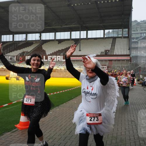07.12.2025 - St. Pauli X-Mass-Run No. 15 Fabian Wolf http://msf.ph/oto/9416112 07.12.2025 11:07:50 Ziel 271, 273, 286, 293, 332, 377, 389, 397, 623, 774, 1107, 1123, 1378, 1381, 1382, 1383, 1439, 1441, 1460, 1509, 1812, 1910, 2693 meine-sportfotos.de
