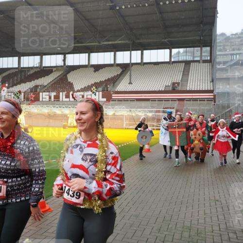 07.12.2025 - St. Pauli X-Mass-Run No. 15 Fabian Wolf http://msf.ph/oto/9416121 07.12.2025 11:07:52 Ziel 271, 273, 286, 293, 332, 389, 397, 772, 774, 1107, 1123, 1129, 1378, 1381, 1382, 1383, 1439, 1441, 1460, 1812, 2693 meine-sportfotos.de