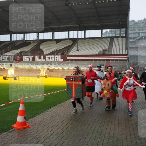 07.12.2025 - St. Pauli X-Mass-Run No. 15 Fabian Wolf http://msf.ph/oto/9416124 07.12.2025 11:07:54 Ziel 271, 273, 286, 293, 389, 397, 653, 772, 774, 1107, 1123, 1129, 1342, 1378, 1381, 1382, 1383, 1439, 1441, 1460, 1520, 1525, 1812, 2693 meine-sportfotos.de