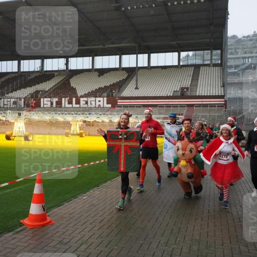 07.12.2025 - St. Pauli X-Mass-Run No. 15 Fabian Wolf http://msf.ph/oto/9416125 07.12.2025 11:07:54 Ziel 271, 273, 286, 293, 389, 397, 653, 772, 774, 1107, 1123, 1129, 1342, 1378, 1381, 1382, 1383, 1439, 1441, 1460, 1520, 1525, 1812, 2693 meine-sportfotos.de