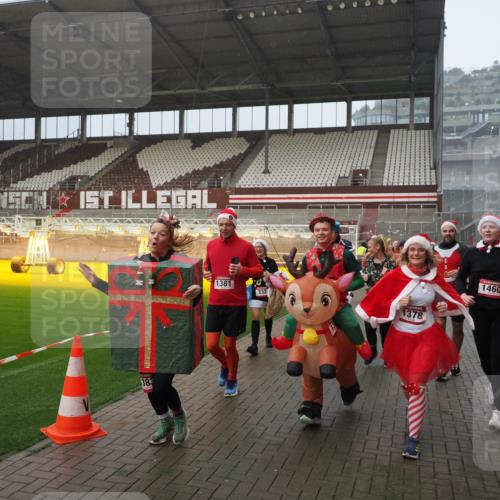 07.12.2025 - St. Pauli X-Mass-Run No. 15 Fabian Wolf http://msf.ph/oto/9416128 07.12.2025 11:07:55 Ziel 271, 273, 286, 293, 389, 397, 653, 772, 774, 1107, 1123, 1129, 1230, 1342, 1355, 1378, 1381, 1382, 1383, 1439, 1441, 1460, 1520, 1525, 1812, 4815 meine-sportfotos.de