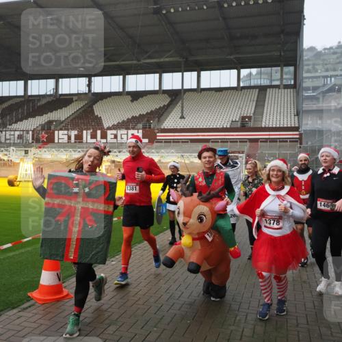 07.12.2025 - St. Pauli X-Mass-Run No. 15 Fabian Wolf http://msf.ph/oto/9416129 07.12.2025 11:07:55 Ziel 271, 273, 286, 293, 389, 397, 653, 772, 774, 1107, 1123, 1129, 1230, 1342, 1355, 1378, 1381, 1382, 1383, 1439, 1441, 1460, 1520, 1525, 1812, 4815 meine-sportfotos.de