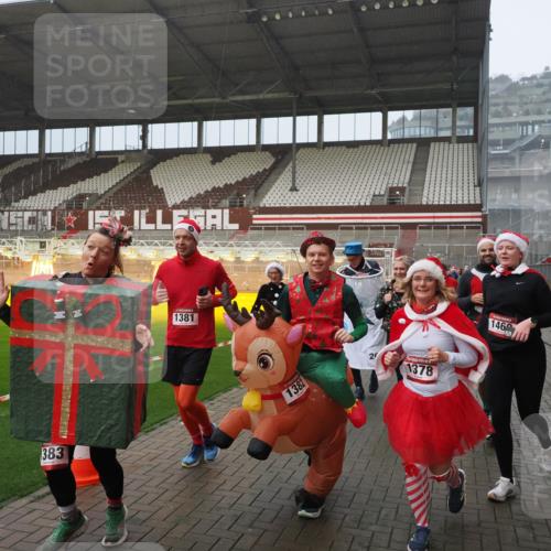 07.12.2025 - St. Pauli X-Mass-Run No. 15 Fabian Wolf http://msf.ph/oto/9416130 07.12.2025 11:07:55 Ziel 271, 273, 286, 293, 389, 397, 653, 772, 774, 1107, 1123, 1129, 1230, 1342, 1355, 1378, 1381, 1382, 1383, 1439, 1441, 1460, 1520, 1525, 1812, 4815 meine-sportfotos.de