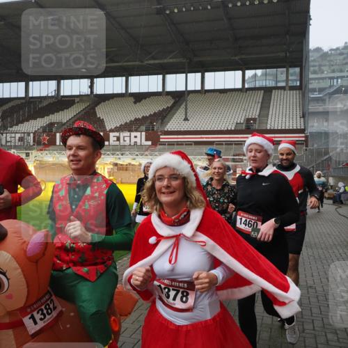 07.12.2025 - St. Pauli X-Mass-Run No. 15 Fabian Wolf http://msf.ph/oto/9416134 07.12.2025 11:07:56 Ziel 271, 273, 286, 293, 389, 397, 653, 772, 774, 1107, 1123, 1129, 1226, 1230, 1249, 1342, 1355, 1378, 1381, 1382, 1383, 1439, 1441, 1460, 1520, 1525, 1812, 4815 meine-sportfotos.de
