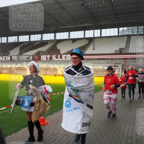 07.12.2025 - St. Pauli X-Mass-Run No. 15 Fabian Wolf http://msf.ph/oto/9416143 07.12.2025 11:07:58 Ziel 271, 273, 286, 293, 389, 397, 653, 772, 774, 1107, 1123, 1129, 1226, 1230, 1249, 1342, 1355, 1378, 1381, 1382, 1383, 1439, 1441, 1460, 1520, 1525, 1809, 1810, 1812, 4798, 4815 meine-sportfotos.de