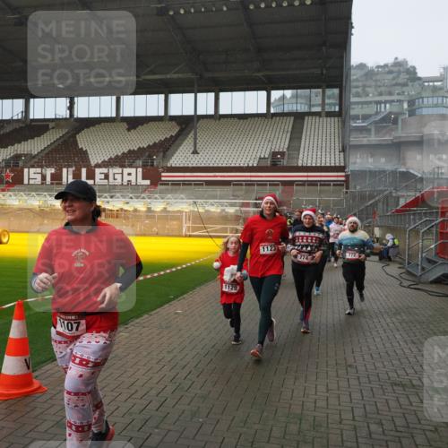 07.12.2025 - St. Pauli X-Mass-Run No. 15 Fabian Wolf http://msf.ph/oto/9416148 07.12.2025 11:07:59 Ziel 271, 273, 286, 293, 629, 635, 653, 772, 774, 1107, 1123, 1129, 1226, 1230, 1249, 1342, 1355, 1378, 1381, 1382, 1383, 1439, 1441, 1460, 1520, 1525, 1809, 1810, 1812, 4798, 4815 meine-sportfotos.de
