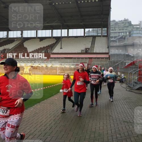 07.12.2025 - St. Pauli X-Mass-Run No. 15 Fabian Wolf http://msf.ph/oto/9416149 07.12.2025 11:07:59 Ziel 271, 273, 286, 293, 629, 635, 653, 772, 774, 1107, 1123, 1129, 1226, 1230, 1249, 1342, 1355, 1378, 1381, 1382, 1383, 1439, 1441, 1460, 1520, 1525, 1809, 1810, 1812, 4798, 4815 meine-sportfotos.de