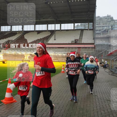 07.12.2025 - St. Pauli X-Mass-Run No. 15 Fabian Wolf http://msf.ph/oto/9416154 07.12.2025 11:08:00 Ziel 271, 273, 286, 293, 629, 635, 653, 772, 774, 1107, 1123, 1129, 1226, 1230, 1249, 1342, 1355, 1378, 1381, 1382, 1383, 1439, 1441, 1460, 1520, 1525, 1809, 1810, 1812, 4798, 4815 meine-sportfotos.de
