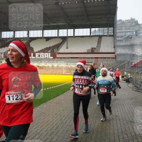 07.12.2025 - St. Pauli X-Mass-Run No. 15 Fabian Wolf http://msf.ph/oto/9416156 07.12.2025 11:08:00 Ziel 271, 273, 286, 293, 629, 635, 653, 772, 774, 1107, 1123, 1129, 1226, 1230, 1249, 1342, 1355, 1378, 1381, 1382, 1383, 1439, 1441, 1460, 1520, 1525, 1809, 1810, 1812, 4798, 4815 meine-sportfotos.de
