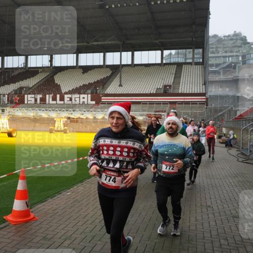 07.12.2025 - St. Pauli X-Mass-Run No. 15 Fabian Wolf http://msf.ph/oto/9416158 07.12.2025 11:08:01 Ziel 271, 286, 293, 629, 635, 653, 772, 774, 1107, 1123, 1129, 1226, 1230, 1249, 1342, 1355, 1378, 1381, 1382, 1383, 1439, 1441, 1460, 1520, 1525, 1809, 1810, 1812, 4798, 4815 meine-sportfotos.de