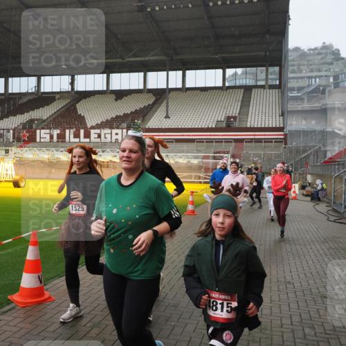 07.12.2025 - St. Pauli X-Mass-Run No. 15 Fabian Wolf http://msf.ph/oto/9416165 07.12.2025 11:08:02 Ziel 271, 286, 293, 629, 635, 653, 772, 774, 1107, 1123, 1129, 1226, 1230, 1249, 1342, 1355, 1378, 1381, 1382, 1383, 1439, 1441, 1460, 1520, 1525, 1809, 1810, 4798, 4815 meine-sportfotos.de