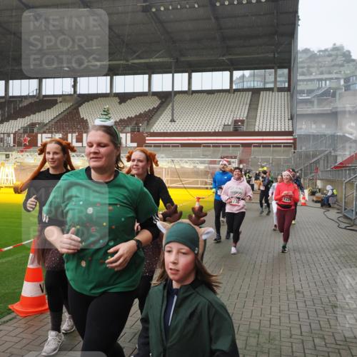 07.12.2025 - St. Pauli X-Mass-Run No. 15 Fabian Wolf http://msf.ph/oto/9416166 07.12.2025 11:08:02 Ziel 271, 286, 293, 629, 635, 653, 772, 774, 1107, 1123, 1129, 1226, 1230, 1249, 1342, 1355, 1378, 1381, 1382, 1383, 1439, 1441, 1460, 1520, 1525, 1809, 1810, 4798, 4815 meine-sportfotos.de