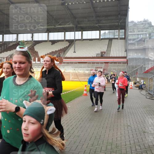 07.12.2025 - St. Pauli X-Mass-Run No. 15 Fabian Wolf http://msf.ph/oto/9416167 07.12.2025 11:08:03 Ziel 286, 293, 629, 635, 653, 772, 774, 1107, 1123, 1129, 1226, 1230, 1249, 1342, 1355, 1378, 1381, 1382, 1383, 1460, 1520, 1525, 1596, 1809, 1810, 4798, 4815 meine-sportfotos.de