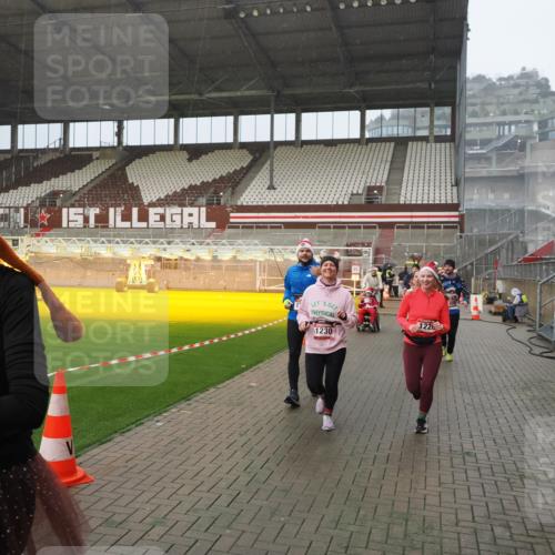 07.12.2025 - St. Pauli X-Mass-Run No. 15 Fabian Wolf http://msf.ph/oto/9416170 07.12.2025 11:08:03 Ziel 286, 293, 629, 635, 653, 772, 774, 1107, 1123, 1129, 1226, 1230, 1249, 1342, 1355, 1378, 1381, 1382, 1383, 1460, 1520, 1525, 1596, 1809, 1810, 4798, 4815 meine-sportfotos.de