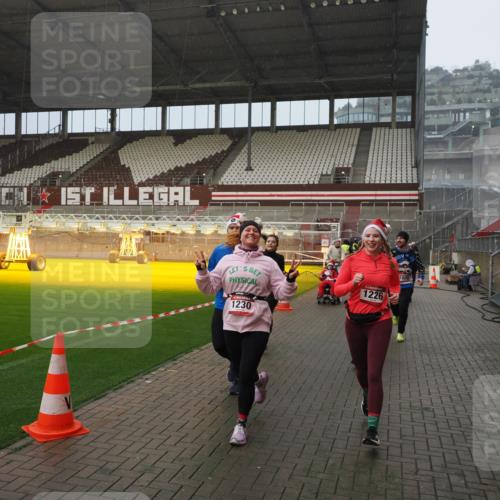 07.12.2025 - St. Pauli X-Mass-Run No. 15 Fabian Wolf http://msf.ph/oto/9416173 07.12.2025 11:08:04 Ziel 286, 293, 629, 635, 653, 772, 774, 1107, 1123, 1129, 1226, 1230, 1249, 1342, 1355, 1378, 1381, 1382, 1383, 1460, 1520, 1525, 1596, 1809, 1810, 4798, 4815 meine-sportfotos.de