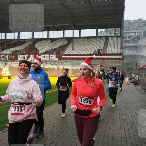 07.12.2025 - St. Pauli X-Mass-Run No. 15 Fabian Wolf http://msf.ph/oto/9416177 07.12.2025 11:08:05 Ziel 286, 293, 629, 635, 653, 772, 774, 1107, 1123, 1129, 1226, 1230, 1249, 1342, 1355, 1378, 1381, 1382, 1383, 1460, 1520, 1525, 1596, 1809, 1810, 4798, 4815 meine-sportfotos.de