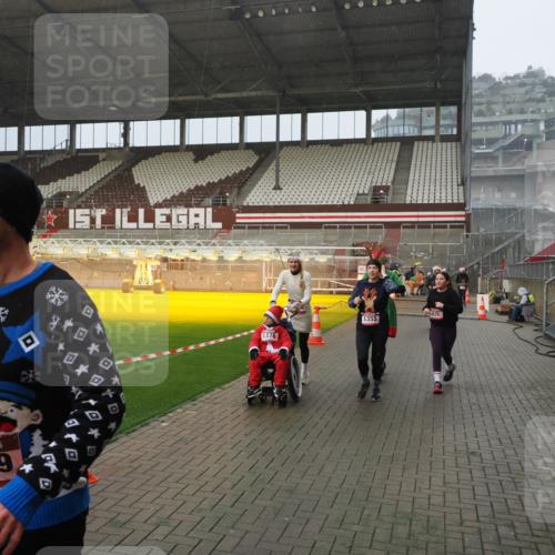 07.12.2025 - St. Pauli X-Mass-Run No. 15 Fabian Wolf http://msf.ph/oto/9416188 07.12.2025 11:08:07 Ziel 629, 635, 653, 772, 774, 1107, 1123, 1129, 1226, 1230, 1249, 1342, 1355, 1520, 1525, 1559, 1596, 1809, 1810, 4798, 4815 meine-sportfotos.de