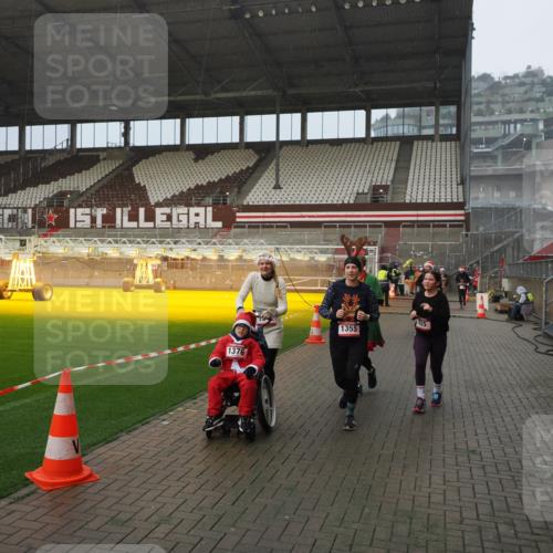 07.12.2025 - St. Pauli X-Mass-Run No. 15 Fabian Wolf http://msf.ph/oto/9416191 07.12.2025 11:08:07 Ziel 629, 635, 653, 772, 774, 1107, 1123, 1129, 1226, 1230, 1249, 1342, 1355, 1520, 1525, 1559, 1596, 1809, 1810, 4798, 4815 meine-sportfotos.de