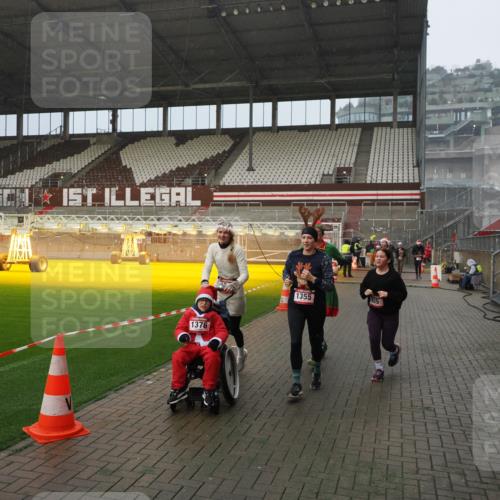 07.12.2025 - St. Pauli X-Mass-Run No. 15 Fabian Wolf http://msf.ph/oto/9416192 07.12.2025 11:08:08 Ziel 629, 635, 653, 772, 774, 1107, 1123, 1129, 1226, 1230, 1249, 1342, 1355, 1520, 1525, 1559, 1560, 1596, 1809, 1810, 4798, 4815 meine-sportfotos.de