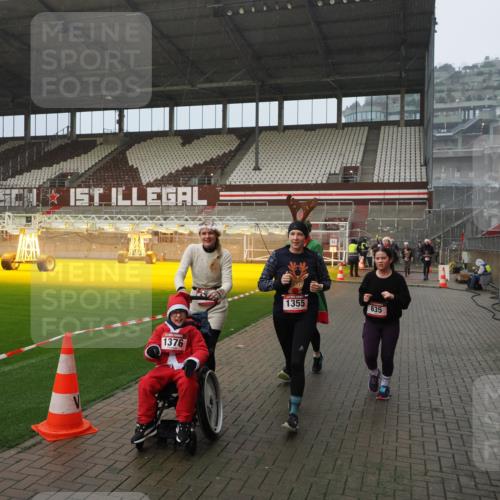 07.12.2025 - St. Pauli X-Mass-Run No. 15 Fabian Wolf http://msf.ph/oto/9416194 07.12.2025 11:08:08 Ziel 629, 635, 653, 772, 774, 1107, 1123, 1129, 1226, 1230, 1249, 1342, 1355, 1520, 1525, 1559, 1560, 1596, 1809, 1810, 4798, 4815 meine-sportfotos.de