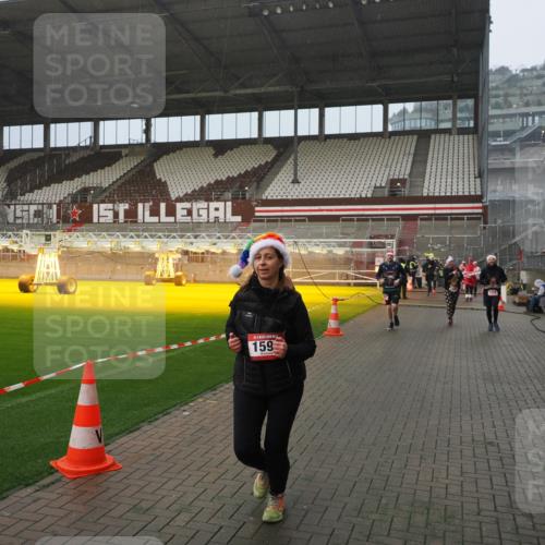 07.12.2025 - St. Pauli X-Mass-Run No. 15 Fabian Wolf http://msf.ph/oto/9416214 07.12.2025 11:08:13 Ziel 100, 629, 635, 653, 1078, 1170, 1226, 1230, 1249, 1342, 1355, 1520, 1525, 1559, 1560, 1596, 1809, 1810, 4798, 4815 meine-sportfotos.de