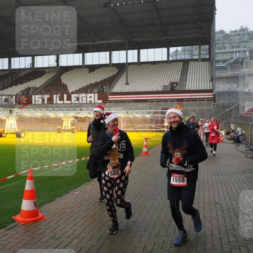 07.12.2025 - St. Pauli X-Mass-Run No. 15 Fabian Wolf http://msf.ph/oto/9416233 07.12.2025 11:08:18 Ziel 100, 396, 446, 629, 635, 758, 1078, 1170, 1559, 1560, 1596, 1706 meine-sportfotos.de
