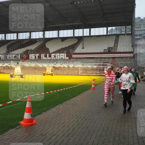 07.12.2025 - St. Pauli X-Mass-Run No. 15 Fabian Wolf http://msf.ph/oto/9416264 07.12.2025 11:08:28 Ziel 100, 152, 155, 166, 396, 446, 758, 784, 1078, 1170, 1184, 1424, 1491, 1560, 1625, 1706, 2259, 2893, 4584, 4819, 4830 meine-sportfotos.de