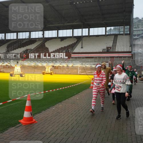 07.12.2025 - St. Pauli X-Mass-Run No. 15 Fabian Wolf http://msf.ph/oto/9416269 07.12.2025 11:08:29 Ziel 100, 152, 155, 166, 396, 446, 758, 784, 1078, 1170, 1184, 1424, 1491, 1625, 1706, 2259, 2893, 4584, 4819, 4830 meine-sportfotos.de