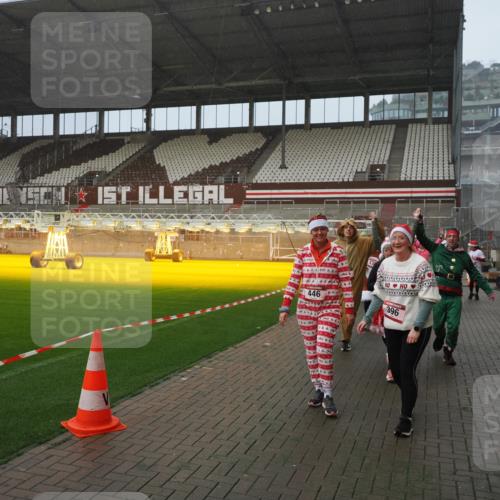 07.12.2025 - St. Pauli X-Mass-Run No. 15 Fabian Wolf http://msf.ph/oto/9416271 07.12.2025 11:08:29 Ziel 100, 152, 155, 166, 396, 446, 758, 784, 1078, 1170, 1184, 1424, 1491, 1625, 1706, 2259, 2893, 4584, 4819, 4830 meine-sportfotos.de