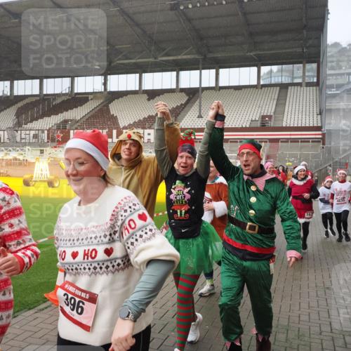 07.12.2025 - St. Pauli X-Mass-Run No. 15 Fabian Wolf http://msf.ph/oto/9416277 07.12.2025 11:08:32 Ziel 152, 155, 166, 396, 446, 758, 784, 1078, 1170, 1184, 1424, 1491, 1625, 1706, 2259, 2893, 4584, 4819, 4830 meine-sportfotos.de