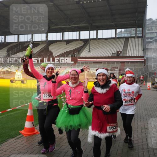 07.12.2025 - St. Pauli X-Mass-Run No. 15 Fabian Wolf http://msf.ph/oto/9416283 07.12.2025 11:08:34 Ziel 152, 155, 166, 396, 446, 758, 784, 1184, 1424, 1491, 1625, 1706, 2259, 2893, 4584, 4819, 4830 meine-sportfotos.de