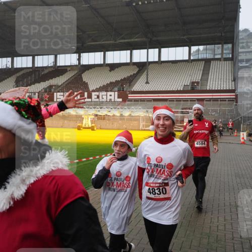 07.12.2025 - St. Pauli X-Mass-Run No. 15 Fabian Wolf http://msf.ph/oto/9416287 07.12.2025 11:08:34 Ziel 152, 155, 166, 396, 446, 758, 784, 1184, 1424, 1491, 1625, 1706, 2259, 2893, 4584, 4819, 4830 meine-sportfotos.de
