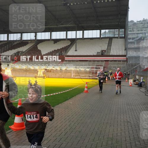 07.12.2025 - St. Pauli X-Mass-Run No. 15 Fabian Wolf http://msf.ph/oto/9416303 07.12.2025 11:08:43 Ziel 1412, xxxx, 1424, 1464, 1491, 1625, 2259, 2893, 4471, 4584, 4819, 4830 meine-sportfotos.de