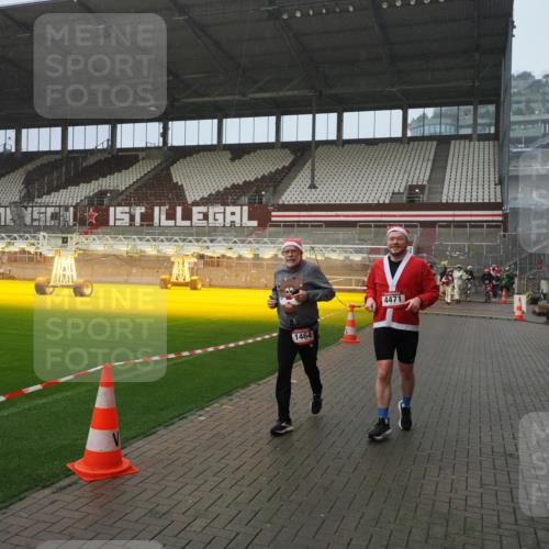 07.12.2025 - St. Pauli X-Mass-Run No. 15 Fabian Wolf http://msf.ph/oto/9416307 07.12.2025 11:08:46 Ziel 1412, xxxx, 1464, 2893, 4471, 4584, 4819, 4830 meine-sportfotos.de