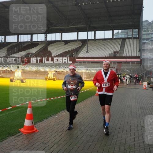 07.12.2025 - St. Pauli X-Mass-Run No. 15 Fabian Wolf http://msf.ph/oto/9416309 07.12.2025 11:08:47 Ziel 1412, xxxx, 1464, 2879, 2893, 2898, 4471 meine-sportfotos.de