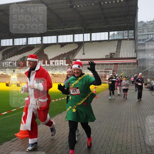 07.12.2025 - St. Pauli X-Mass-Run No. 15 Fabian Wolf http://msf.ph/oto/9416338 07.12.2025 11:09:01 Ziel 335, 338, 341, 495, 496, 619, 1136, 1138, 1140, 1205, 1211, 1502, 1511, 2070, 2879, 2898 meine-sportfotos.de