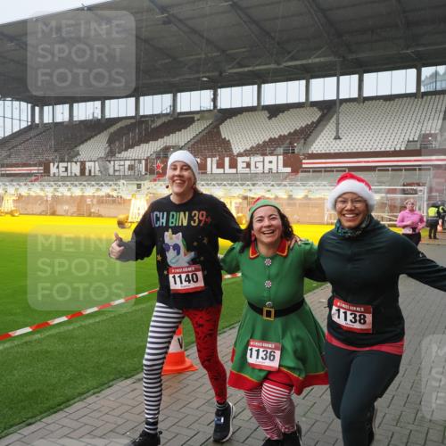 07.12.2025 - St. Pauli X-Mass-Run No. 15 Fabian Wolf http://msf.ph/oto/9416365 07.12.2025 11:09:09 Ziel 44, 51, 335, 338, 341, 495, 496, 558, 619, 1136, 1138, 1140, 1205, 1211, 1260, 1502, 1511, 1574 meine-sportfotos.de