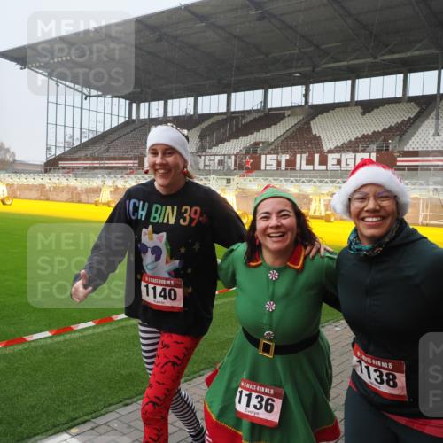 07.12.2025 - St. Pauli X-Mass-Run No. 15 Fabian Wolf http://msf.ph/oto/9416367 07.12.2025 11:09:09 Ziel 44, 51, 335, 338, 341, 495, 496, 558, 619, 1136, 1138, 1140, 1205, 1211, 1260, 1502, 1511, 1574 meine-sportfotos.de
