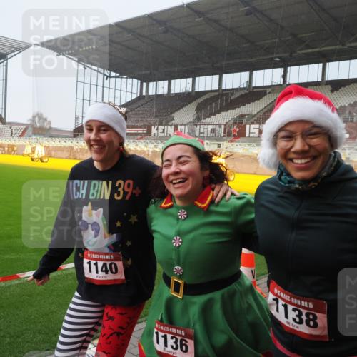 07.12.2025 - St. Pauli X-Mass-Run No. 15 Fabian Wolf http://msf.ph/oto/9416368 07.12.2025 11:09:10 Ziel 44, 51, 335, 338, 341, 495, 496, 558, 619, 1136, 1138, 1140, 1205, 1211, 1260, 1574 meine-sportfotos.de