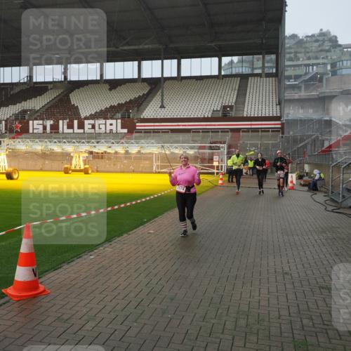 07.12.2025 - St. Pauli X-Mass-Run No. 15 Fabian Wolf http://msf.ph/oto/9416370 07.12.2025 11:09:11 Ziel 44, 51, 335, 338, 341, 495, 496, 558, 619, 1110, 1136, 1138, 1140, 1205, 1211, 1260, 1574 meine-sportfotos.de