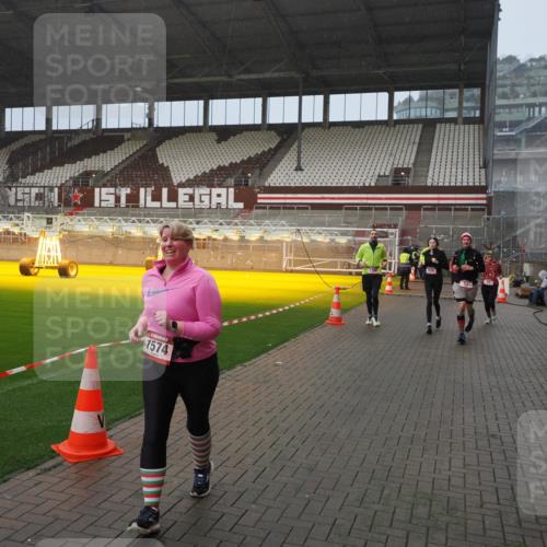 07.12.2025 - St. Pauli X-Mass-Run No. 15 Fabian Wolf http://msf.ph/oto/9416377 07.12.2025 11:09:13 Ziel 44, 51, 495, 496, 558, 619, 1110, 1136, 1138, 1140, 1205, 1211, 1260, 1574 meine-sportfotos.de