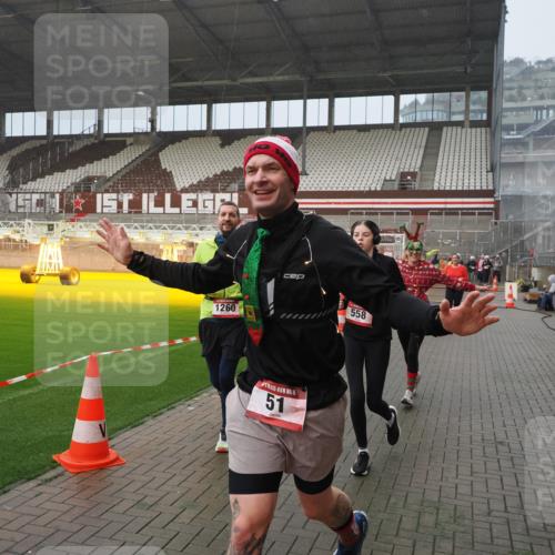 07.12.2025 - St. Pauli X-Mass-Run No. 15 Fabian Wolf http://msf.ph/oto/9416383 07.12.2025 11:09:16 Ziel 44, 51, 558, 1110, 1136, 1138, 1140, 1260, 1574 meine-sportfotos.de
