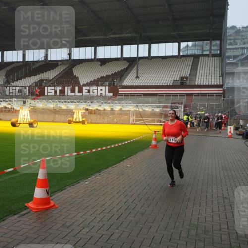 07.12.2025 - St. Pauli X-Mass-Run No. 15 Fabian Wolf http://msf.ph/oto/9416394 07.12.2025 11:09:19 Ziel 44, 51, 558, 1110, 1260, 1477, 1574, 1641 meine-sportfotos.de