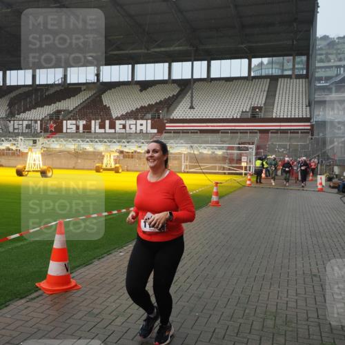 07.12.2025 - St. Pauli X-Mass-Run No. 15 Fabian Wolf http://msf.ph/oto/9416400 07.12.2025 11:09:21 Ziel 44, 51, 558, 971, 1110, 1260, 1463, 1477, 1574, 1641, 1851, 3151 meine-sportfotos.de