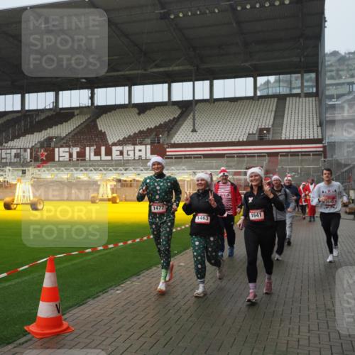 07.12.2025 - St. Pauli X-Mass-Run No. 15 Fabian Wolf http://msf.ph/oto/9416406 07.12.2025 11:09:28 Ziel 44, 51, 59, 66, 266, 330, 971, 1084, 1110, 1463, 1477, 1641, 1851, 1870, 1945, 1974, 2042, 3151, 4190, 4191 meine-sportfotos.de