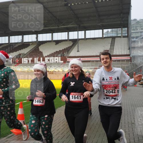 07.12.2025 - St. Pauli X-Mass-Run No. 15 Fabian Wolf http://msf.ph/oto/9416412 07.12.2025 11:09:29 Ziel 59, 66, 266, 330, 971, 1084, 1110, 1463, 1477, 1641, 1851, 1870, 1945, 1974, 2042, 3151, 4190, 4191 meine-sportfotos.de