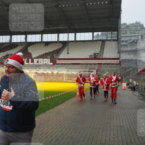07.12.2025 - St. Pauli X-Mass-Run No. 15 Fabian Wolf http://msf.ph/oto/9416417 07.12.2025 11:09:32 Ziel 59, 66, 266, 330, 971, 1084, 1463, 1477, 1579, 1582, 1641, 1851, 1870, 1945, 1974, 2042, 3151, 4190, 4191 meine-sportfotos.de