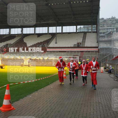 07.12.2025 - St. Pauli X-Mass-Run No. 15 Fabian Wolf http://msf.ph/oto/9416421 07.12.2025 11:09:33 Ziel 59, 66, 266, 330, 971, 1084, 1463, 1477, 1579, 1582, 1641, 1851, 1870, 1945, 1974, 2042, 3151, 4190, 4191 meine-sportfotos.de