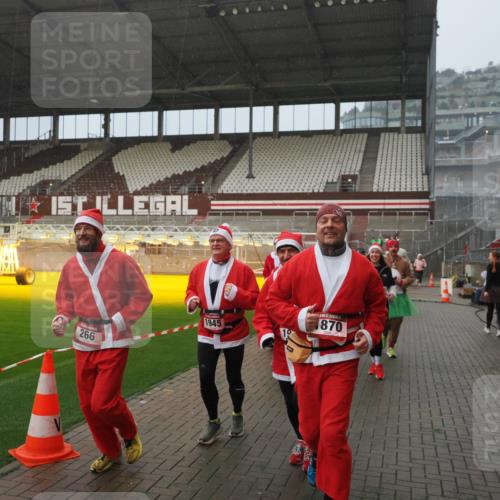 07.12.2025 - St. Pauli X-Mass-Run No. 15 Fabian Wolf http://msf.ph/oto/9416431 07.12.2025 11:09:35 Ziel 59, 66, 266, 330, 971, 1084, 1463, 1477, 1579, 1582, 1641, 1851, 1870, 1945, 1974, 2042, 3151, 4190, 4191 meine-sportfotos.de