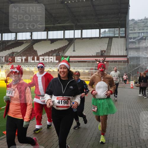 07.12.2025 - St. Pauli X-Mass-Run No. 15 Fabian Wolf http://msf.ph/oto/9416442 07.12.2025 11:09:37 Ziel 59, 66, 266, 330, 814, 971, 1084, 1157, 1463, 1477, 1579, 1582, 1641, 1851, 1870, 1945, 1974, 2042, 3151, 4190, 4191 meine-sportfotos.de